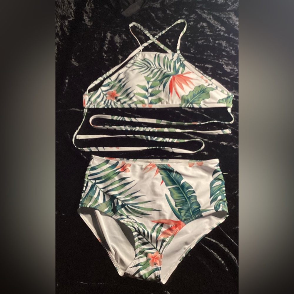 2 peice women’s bathing suit tropical/floral pattern size M